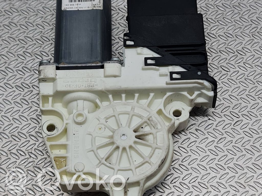Volkswagen PASSAT B6 Rear door window regulator motor 