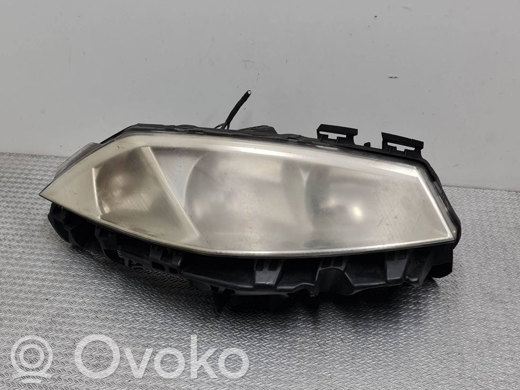 Renault Megane II Lampa przednia 