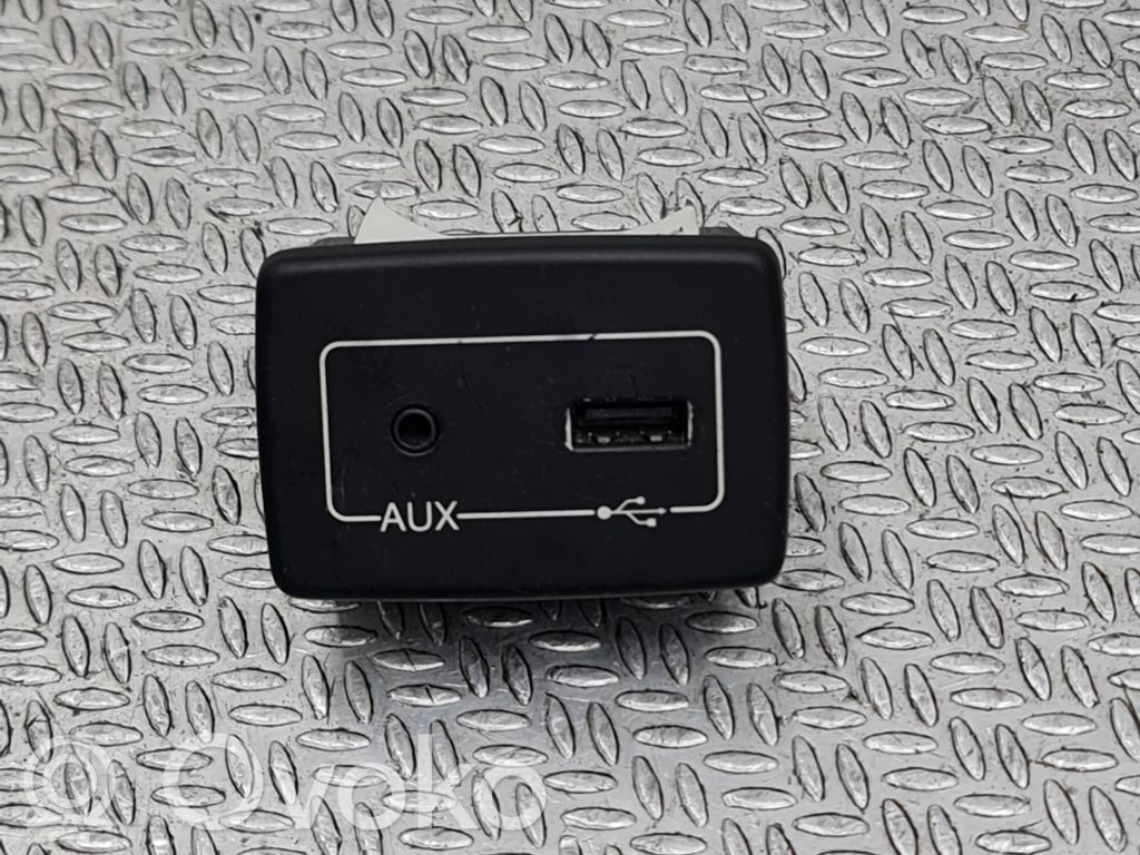 Enchufe conector entrada auxiliar