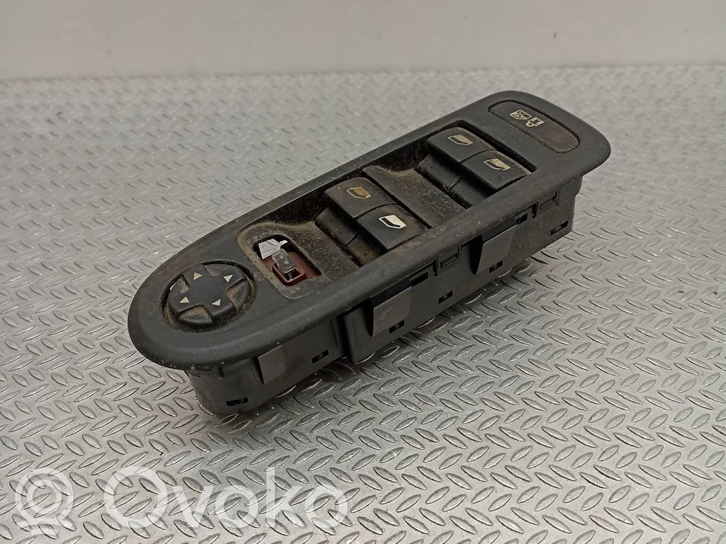 Peugeot 308 Electric window control switch 