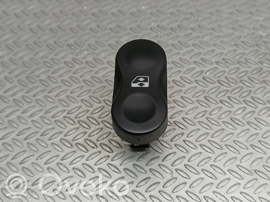 Dacia Sandero Electric window control switch 
