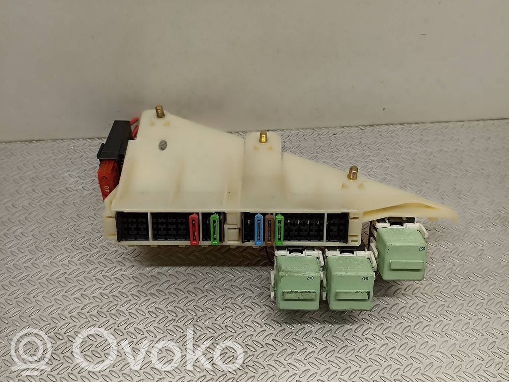 Saugiklių blokas   8371884