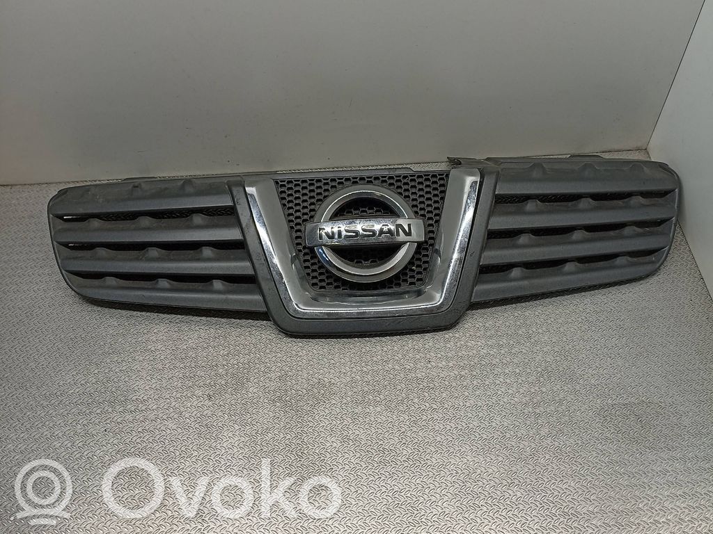 Nissan Qashqai Front bumper upper radiator grill 