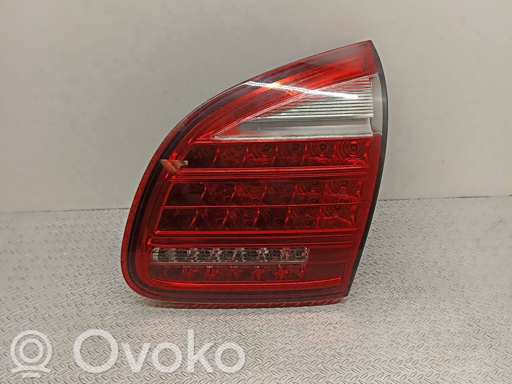 Porsche Cayenne (92A) Lampy tylnej klapy bagażnika 