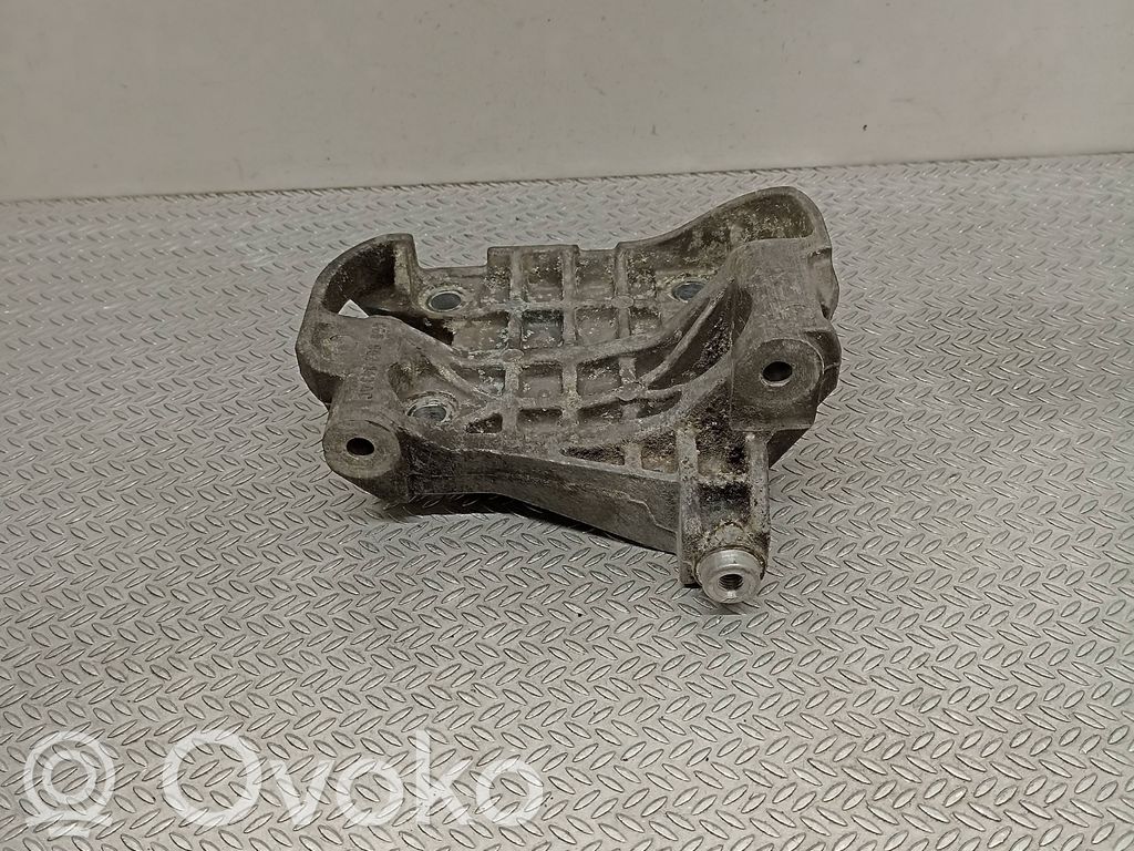 Porsche Cayenne (92A) Generator/alternator bracket 