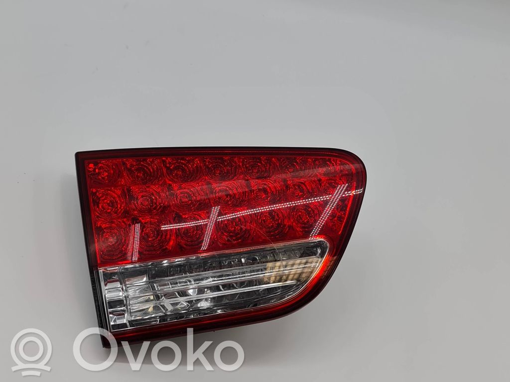 Citroen C-Crosser Galinis žibintas dangtyje 