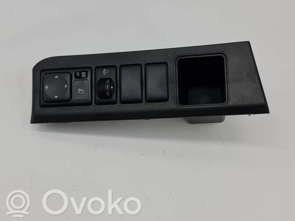 Wing mirror switch   684859U100,P10971