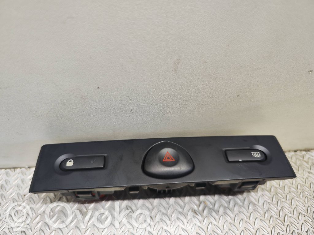 Renault Clio II Przycisk świateł awaryjnych 