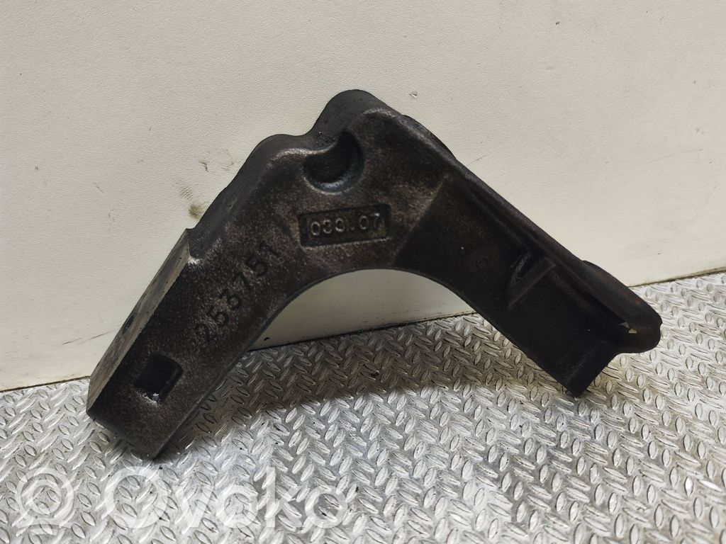 Peugeot 407 Engine mounting bracket 