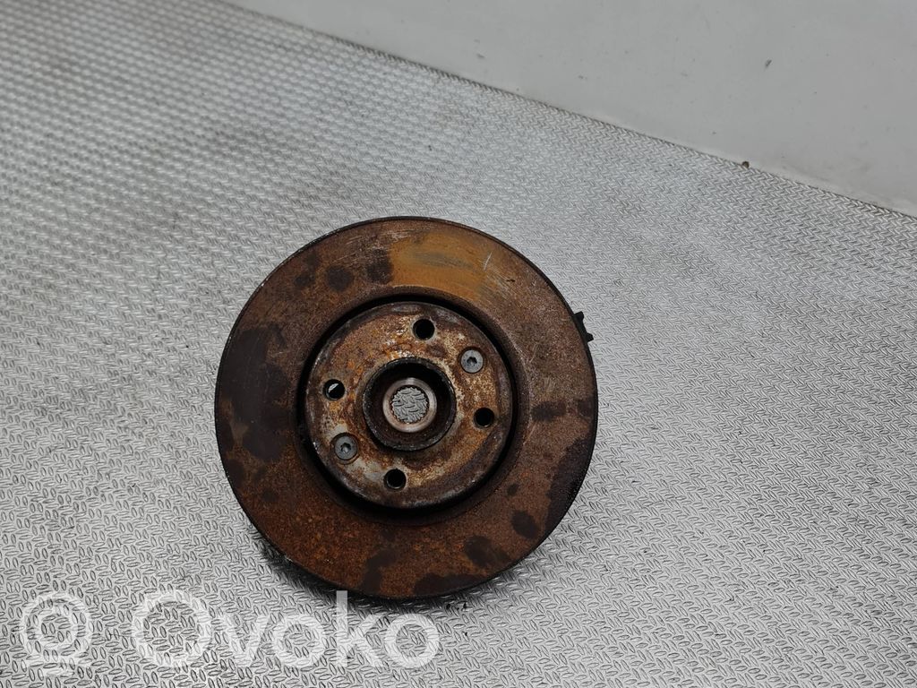 Renault Clio IV Zwrotnica koła przedniego 