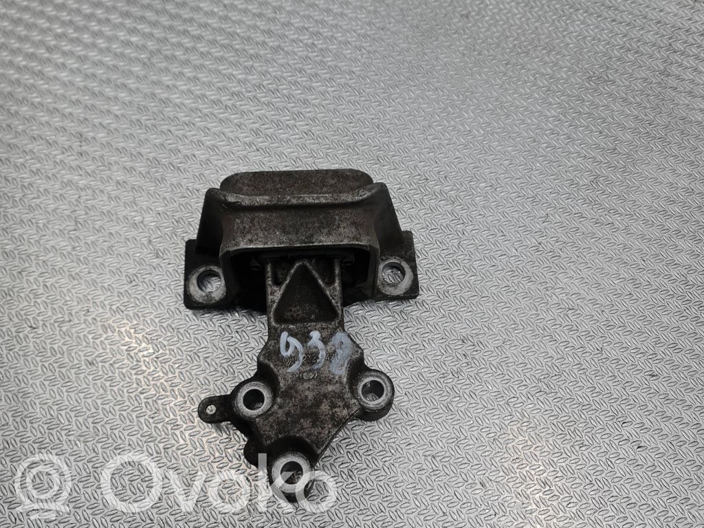 Engine mount bracket   112325742R
