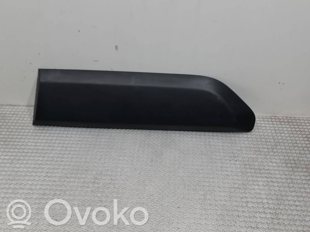 Peugeot Partner III Aizmugurē durvju dekoratīvā apdare (moldings) 