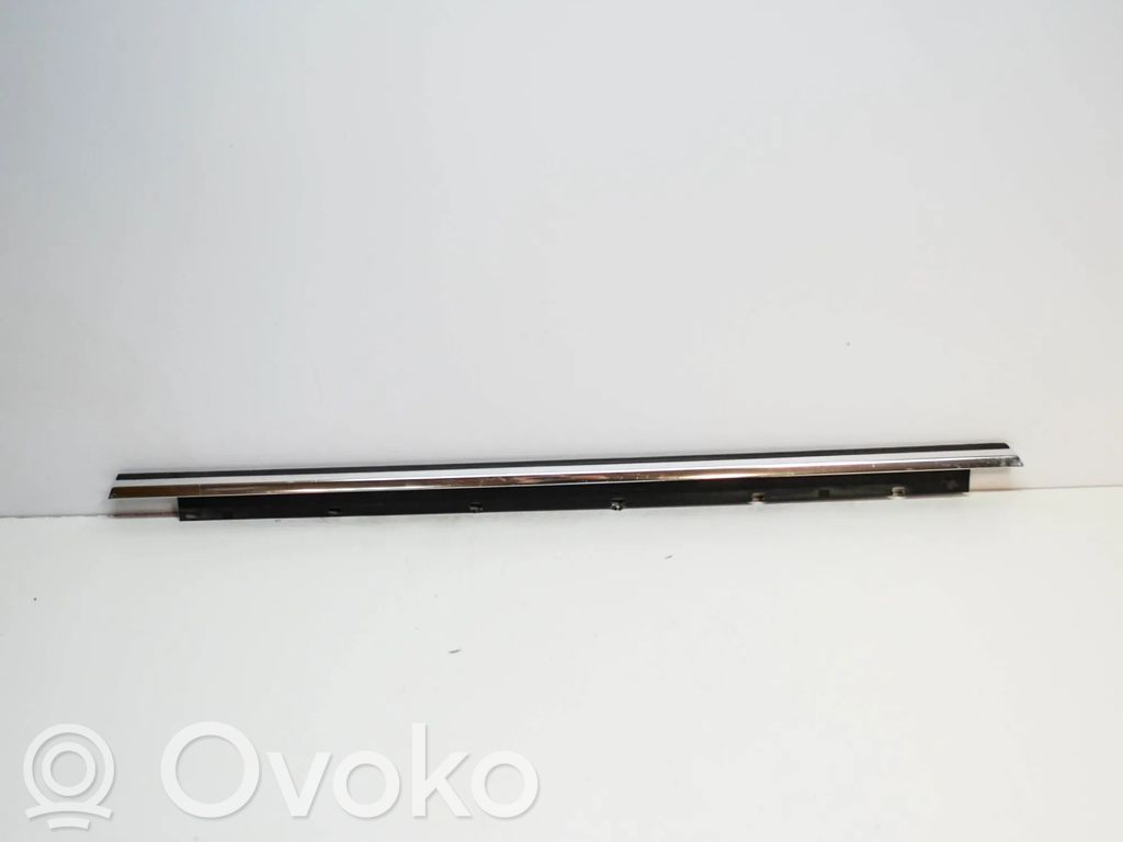 Audi A8 S8 D3 4E Takaoven lasin muotolista 