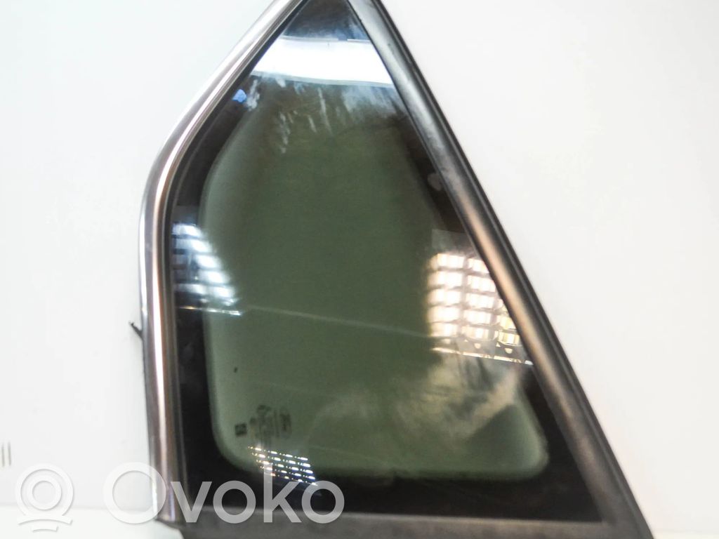 Ford Kuga II Ventanilla de ventilación de la puerta trasera 