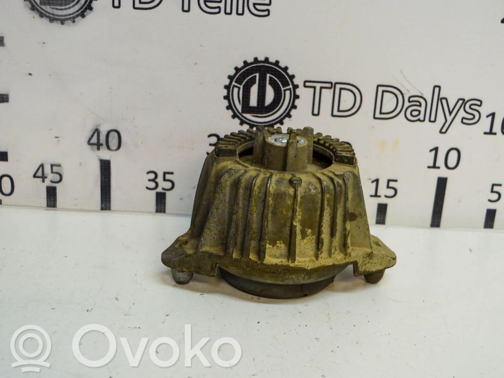 Mercedes-Benz C W204 Engine mount bracket 