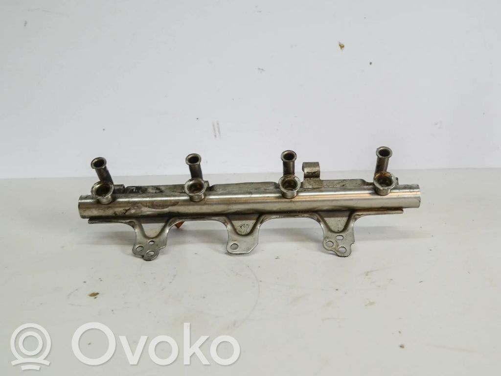 Audi A4 S4 B8 8K Listwa wtryskowa 
