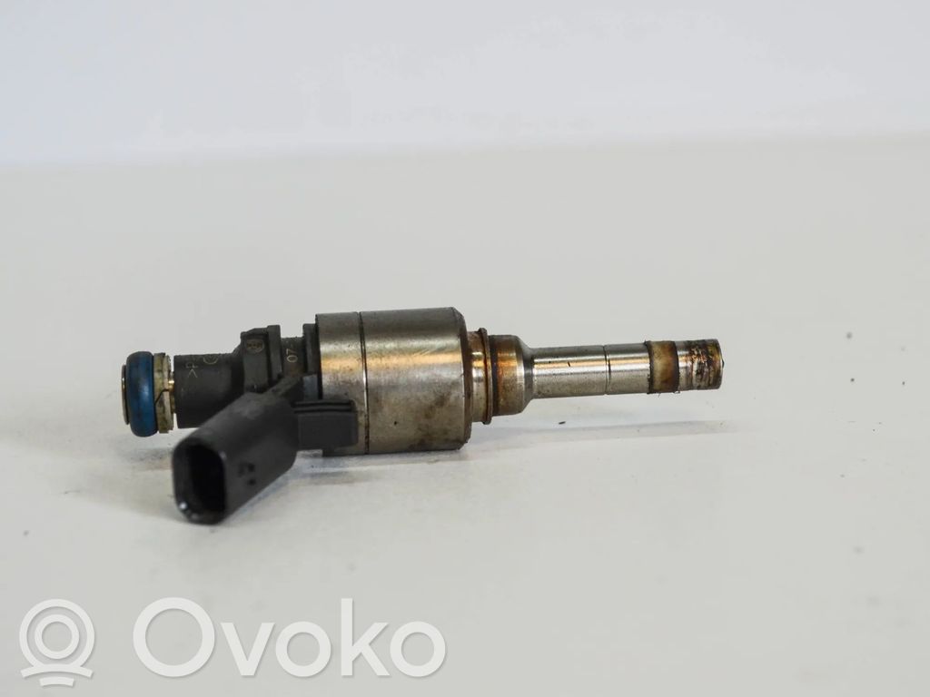Audi A5 8T 8F Wtryskiwacz paliwa 