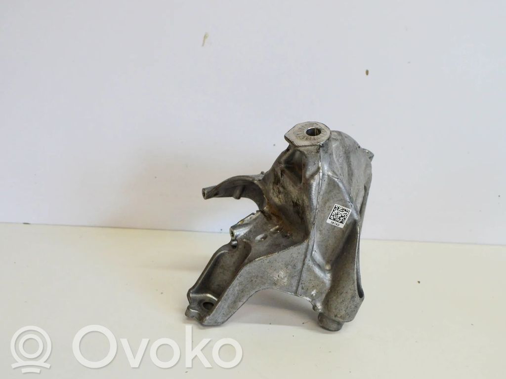 Audi A4 S4 B9 8W Variklio tvirtinimo kronšteinas 