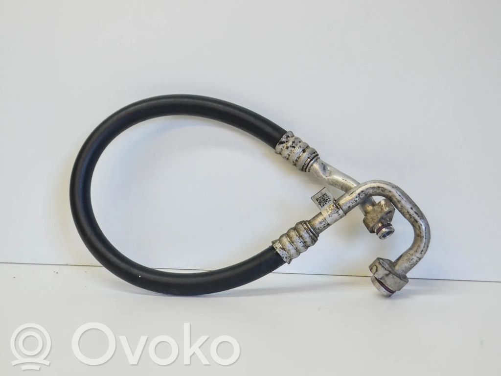 Audi A4 S4 B9 8W Ilmastointilaitteen putki (A/C) 
