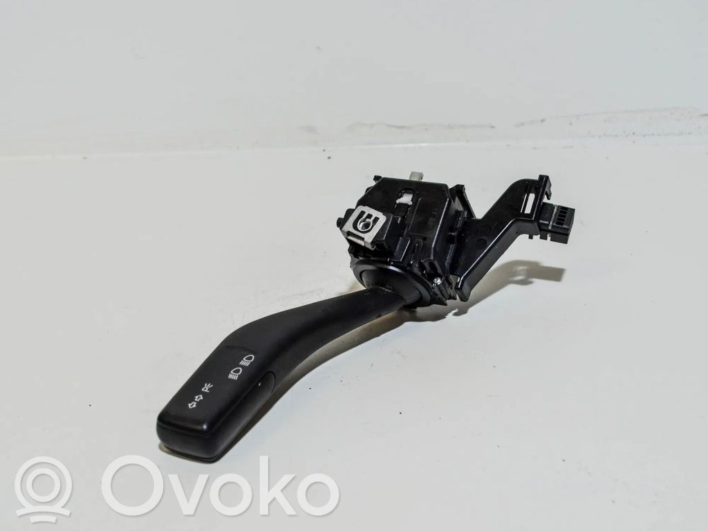 Volkswagen Golf V Suuntavilkun vipu 