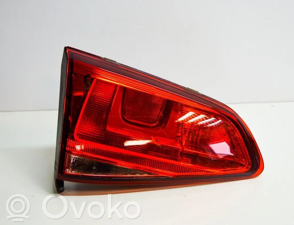 Volkswagen Golf VII Lampy tylnej klapy bagażnika 
