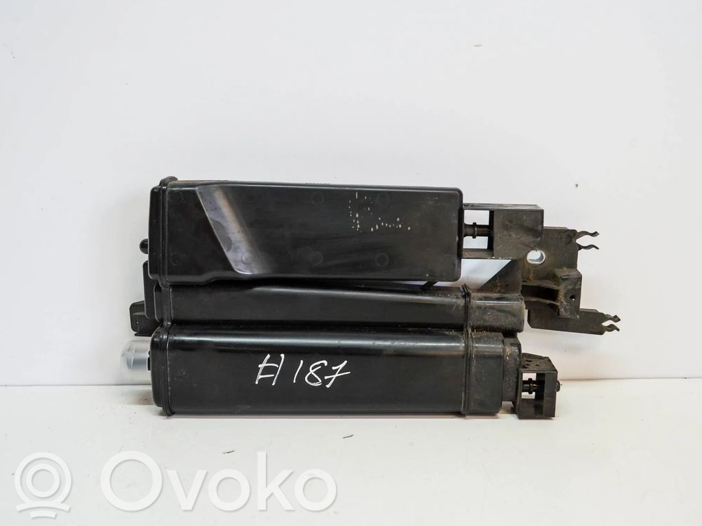 Volkswagen PASSAT B8 Filtru combustibil 