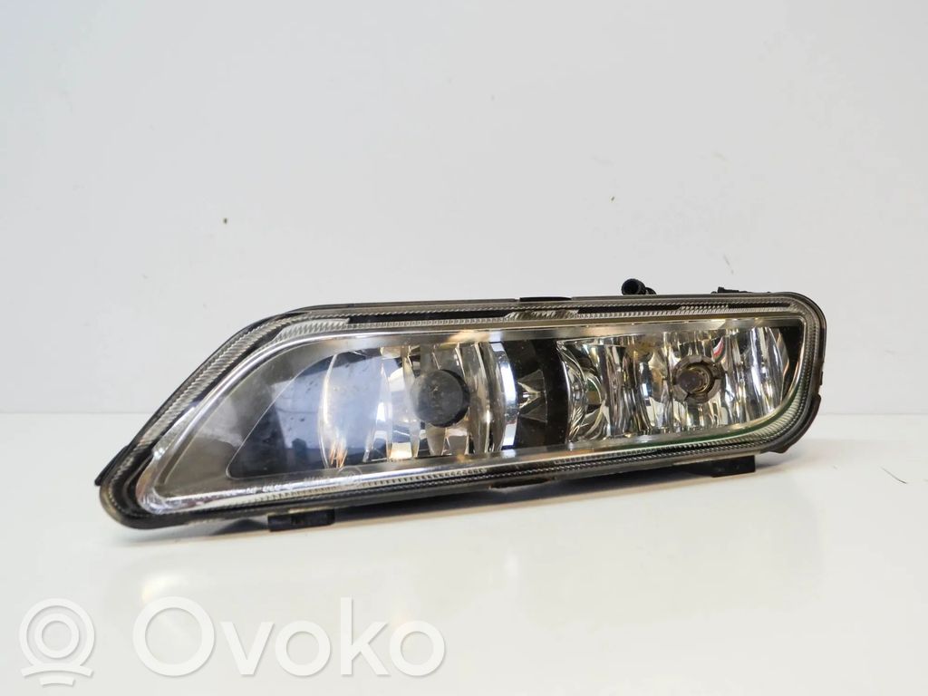 Volkswagen PASSAT B7 Etusumuvalo 