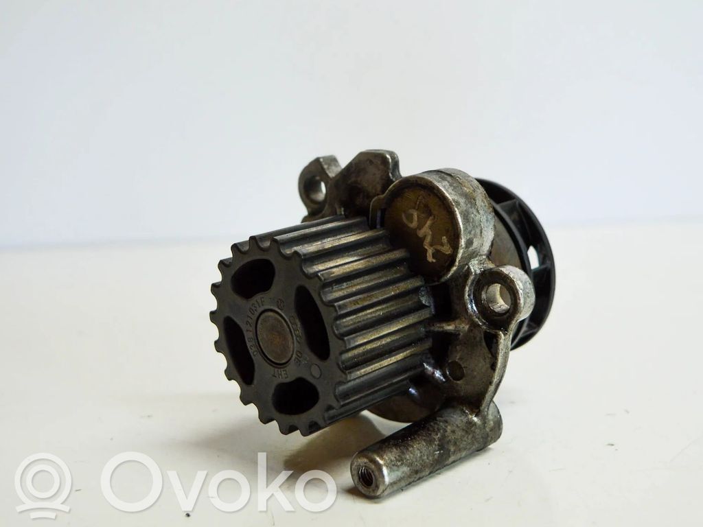 Volkswagen Golf V Vesipumppu 
