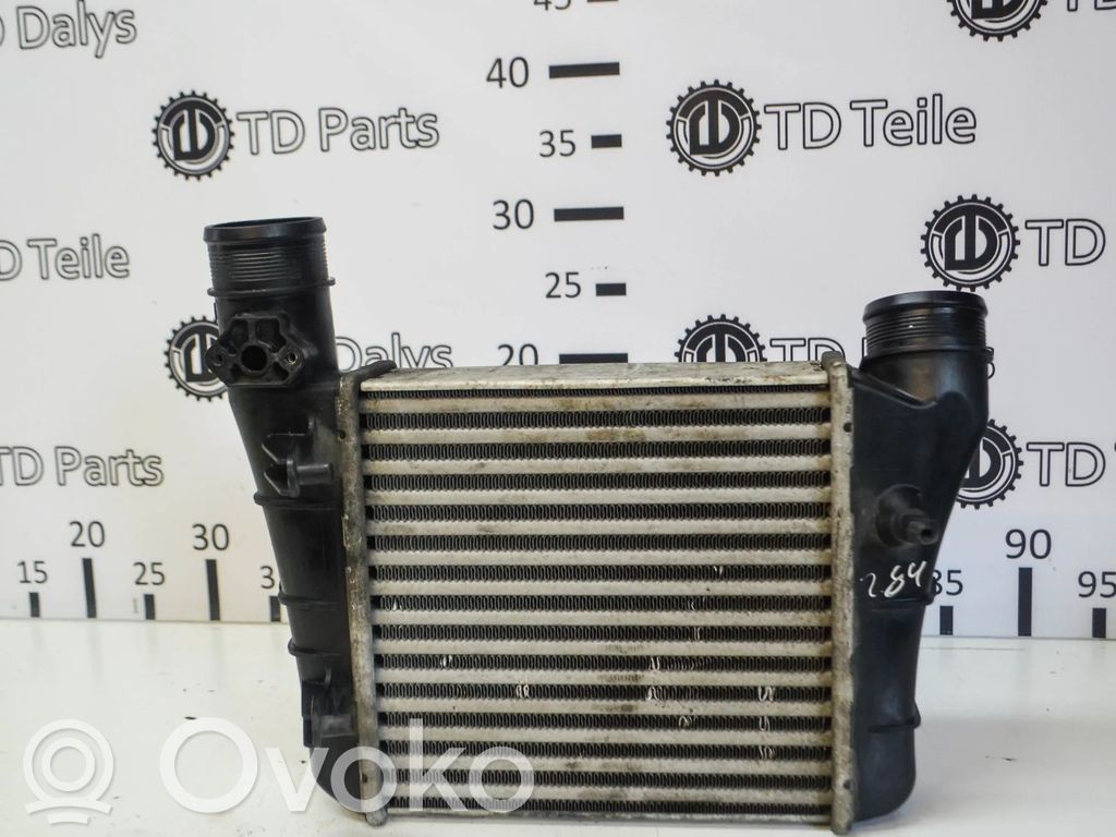Audi A4 S4 B7 8E 8H Interkūlerio radiatorius 