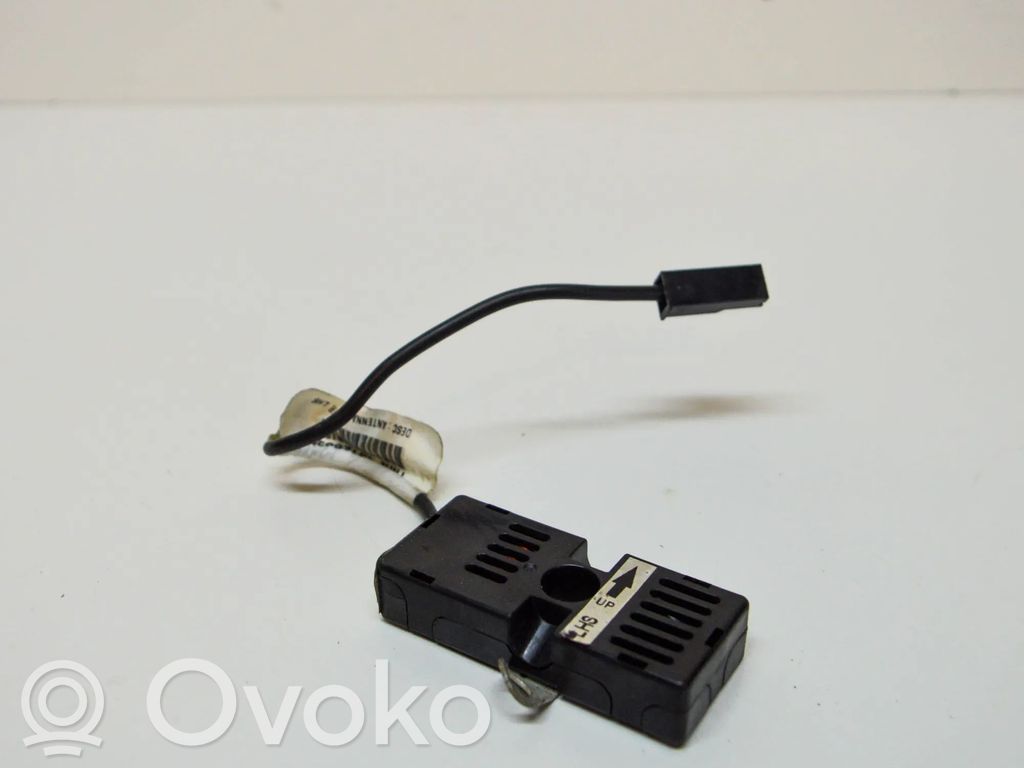 Tesla Model S Antenas pastiprinātājs 
