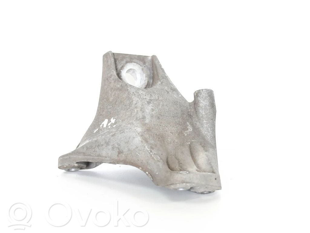 Muu moottoritilan osa   4E0399113AJ