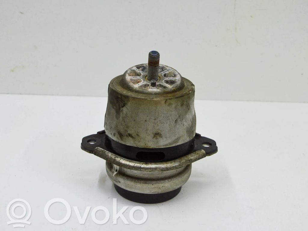 Engine mount bracket   7L8199131A