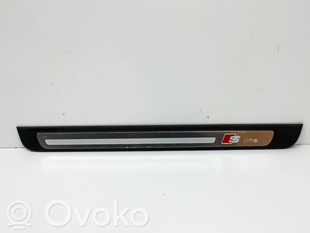Osłona słupka szyby przedniej / A   8T8853373B