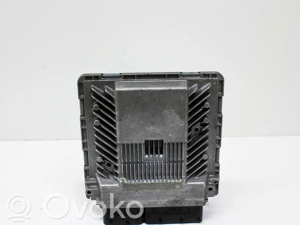 Audi A5 8T 8F Variklio valdymo blokas 