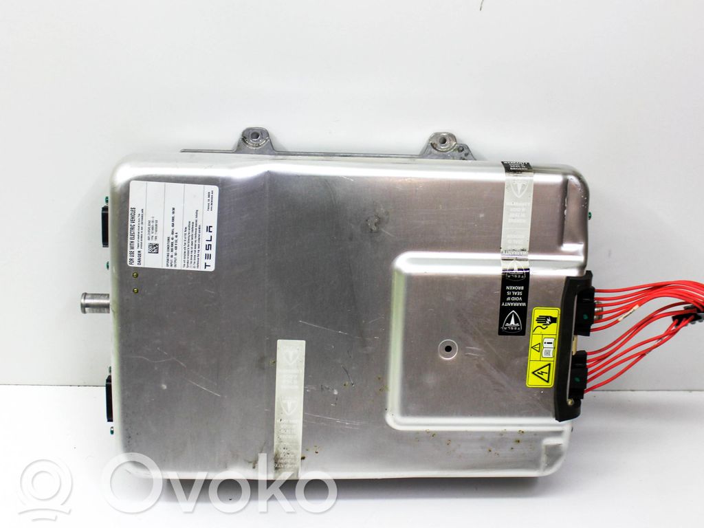 Inversor/convertidor de voltaje   101496300C