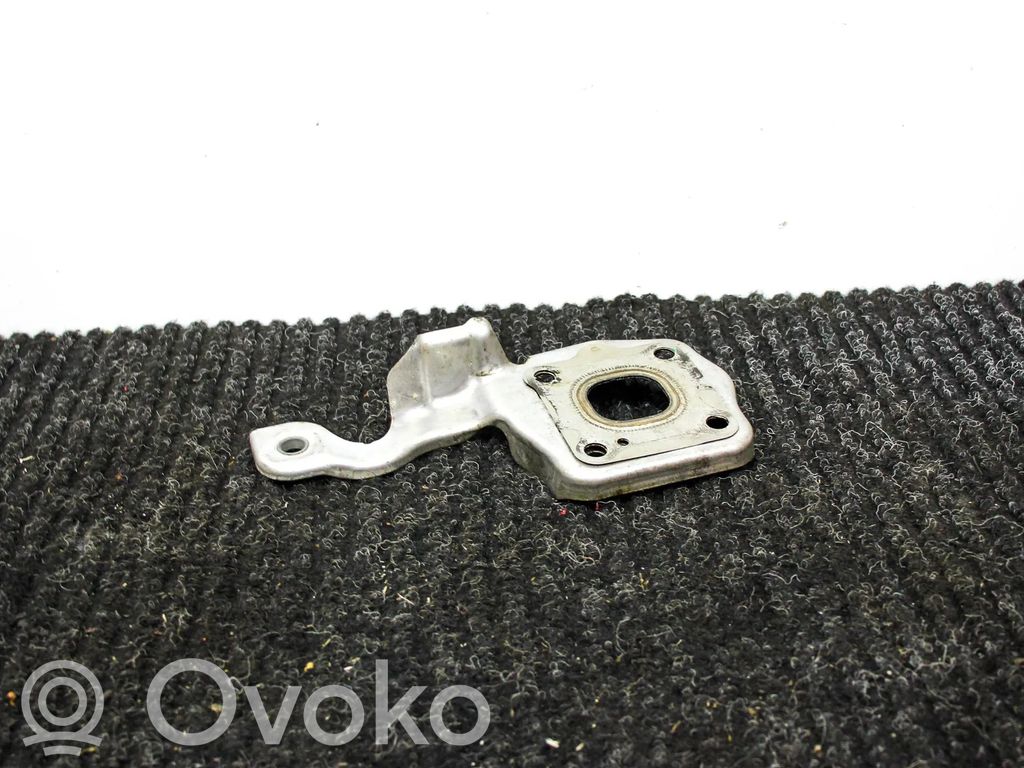 Ford Escape IV Muu moottoritilan osa