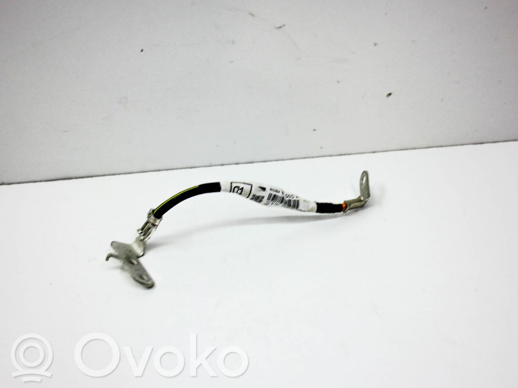 Cable positivo (batería)   8228402010B