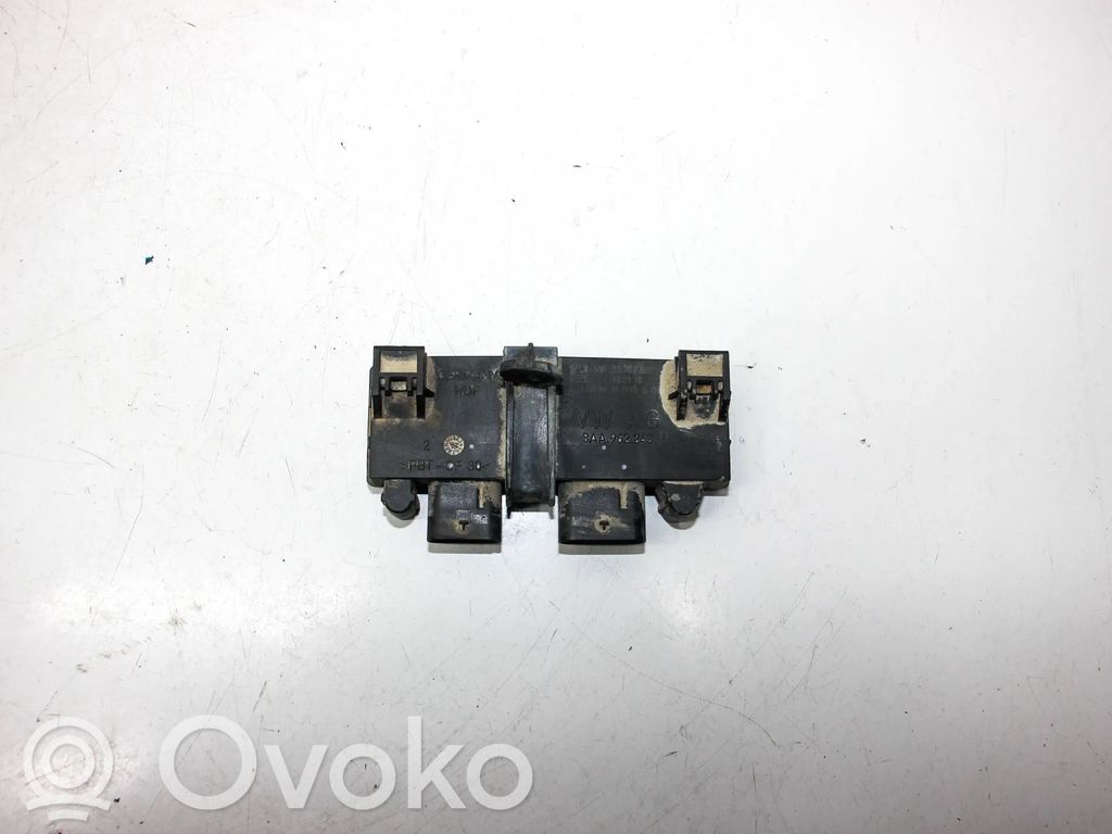 Volkswagen PASSAT CC Tailgate/trunk control unit/module 