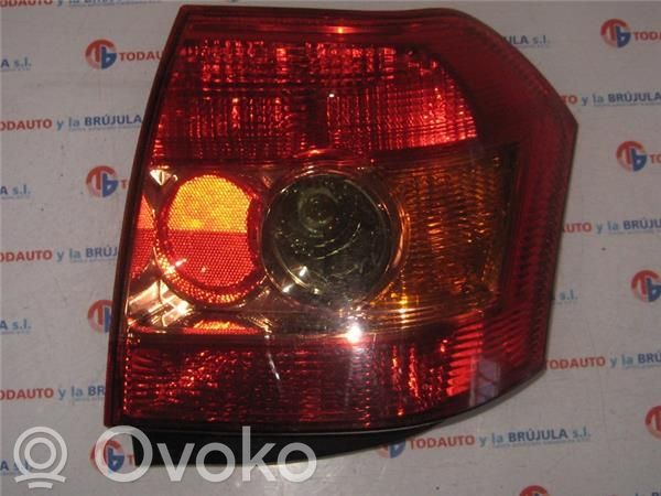 Toyota Corolla E120 E130 Aizmugurējais lukturis virsbūvē 