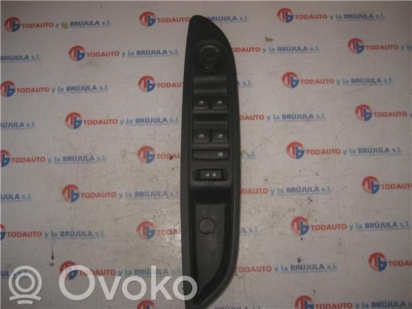 Opel Mokka Electric window control switch 