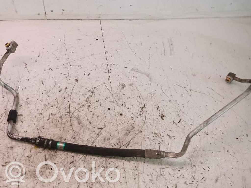 BMW 1 E81 E87 Ilmastointilaitteen putki (A/C) 