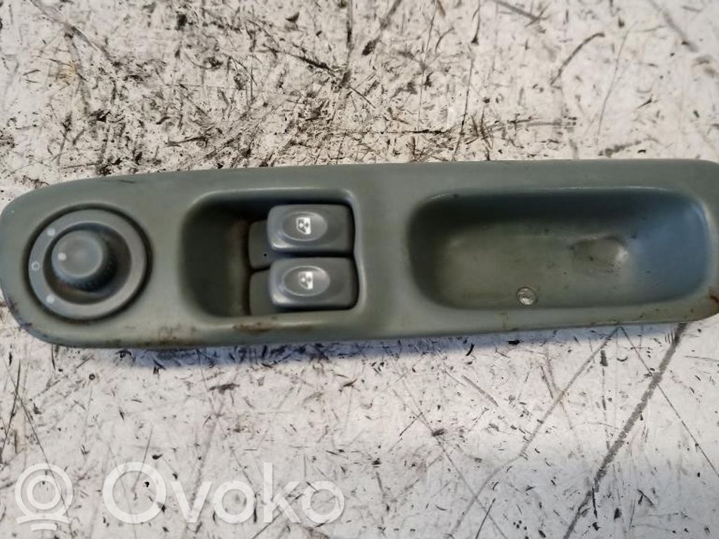 Renault Twingo I Electric window control switch 