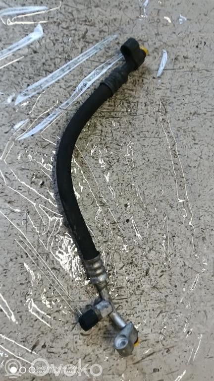BMW 3 E46 Ilmastointilaitteen putki (A/C) 
