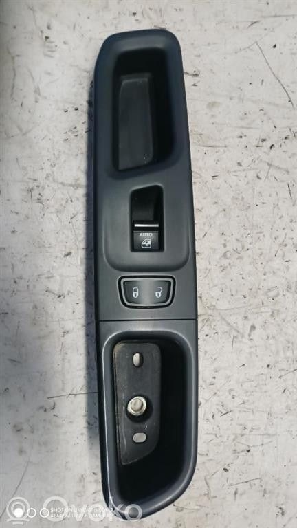 Jeep Renegade Electric window control switch 