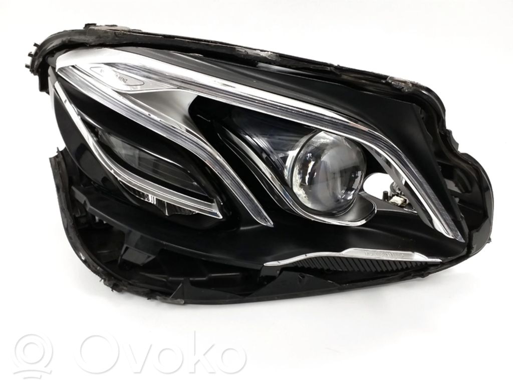 Mercedes-Benz E W213 Lampa przednia 