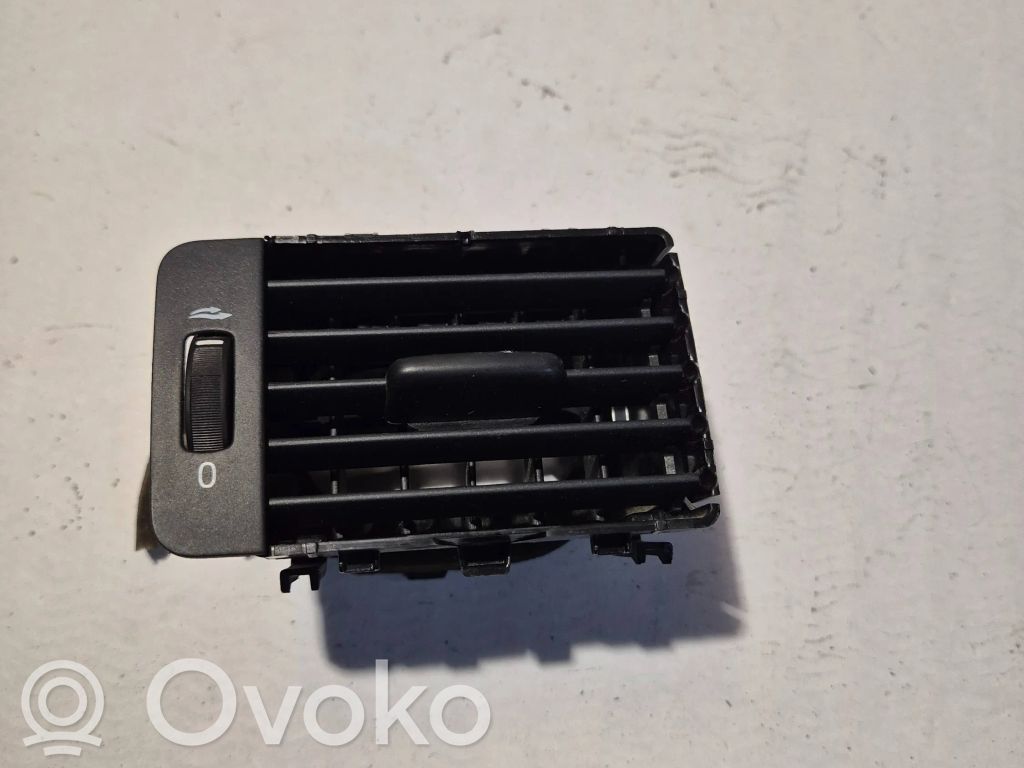Volvo V50 Dysze / Kratki środkowego nawiewu deski rozdzielczej 
