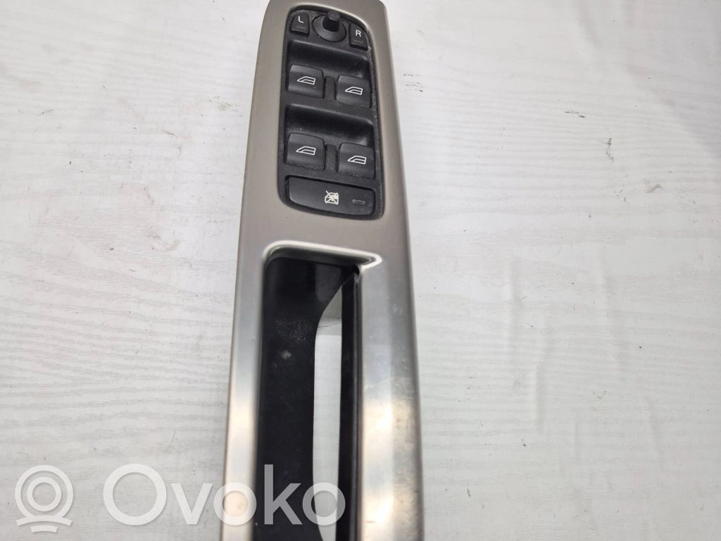 Volvo V50 Front door window switch trim 