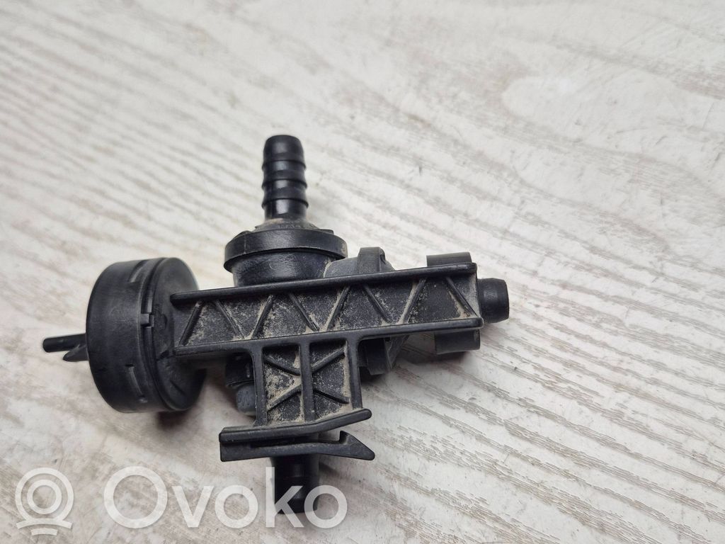 Volvo V70 Valve vacuum 