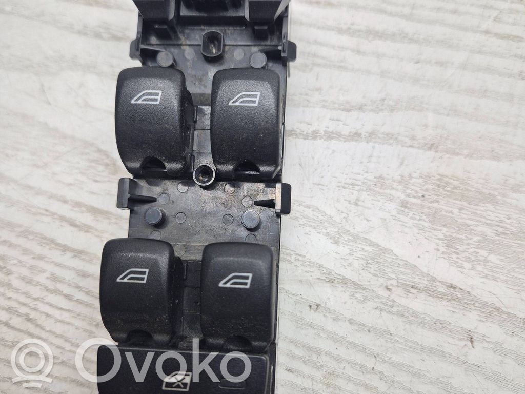 Volvo V70 Electric window control switch 
