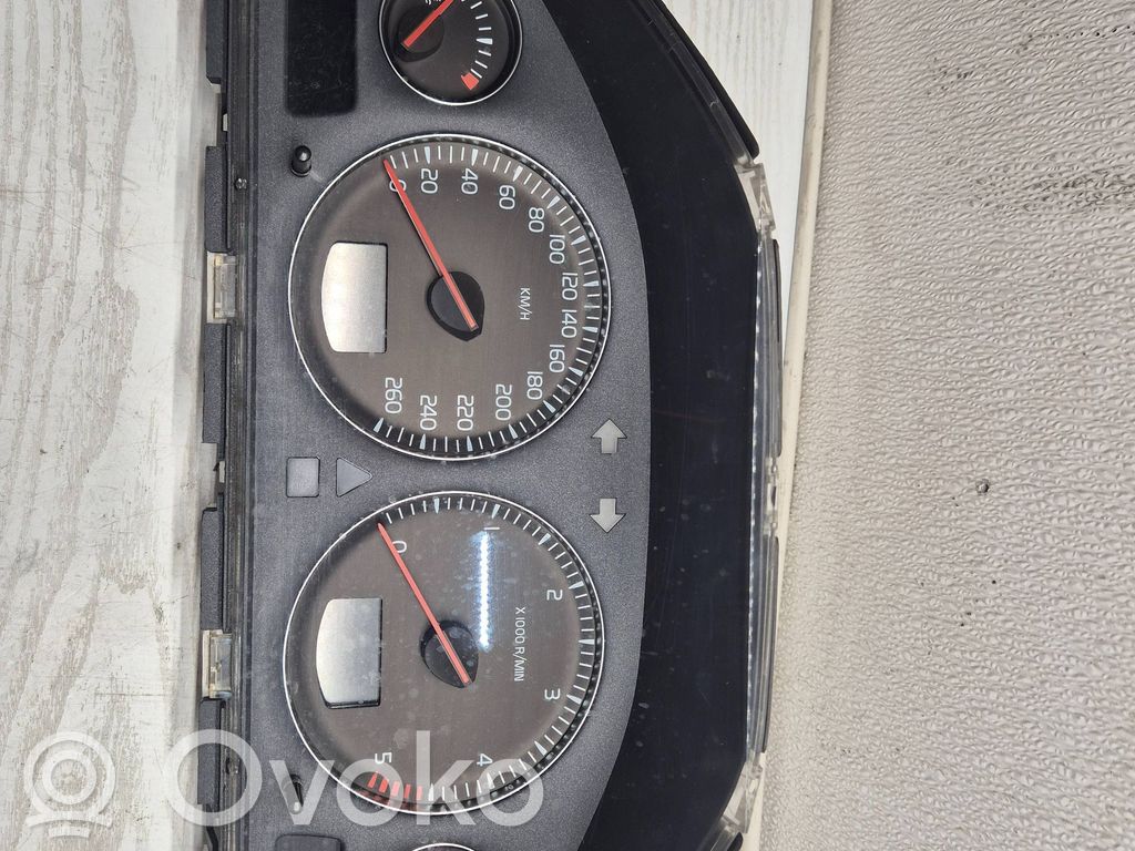 Volvo V70 Speedometer (instrument cluster) 